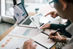 Signs that Your Financial Advisor Is Ripping You Off